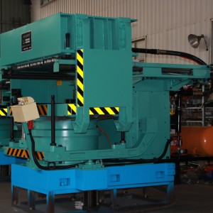 Air multi-piston moulding machine